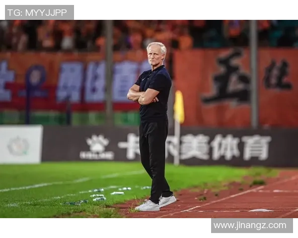 足球明星化身神秘老爷揭开身份背后的故事与秘密